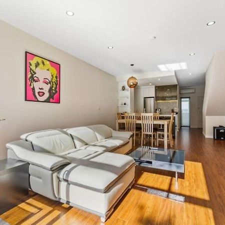Sleek Modern Pad Next To Spark Arena Free Parking Auckland Eksteriør billede