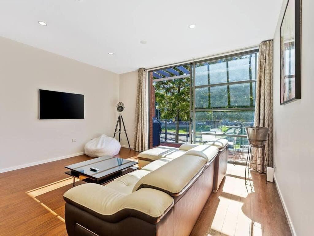 Sleek Modern Pad Next To Spark Arena Free Parking Auckland Eksteriør billede