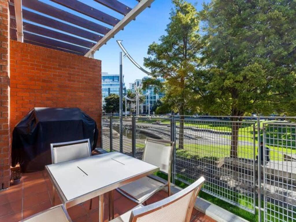 Sleek Modern Pad Next To Spark Arena Free Parking Auckland Eksteriør billede